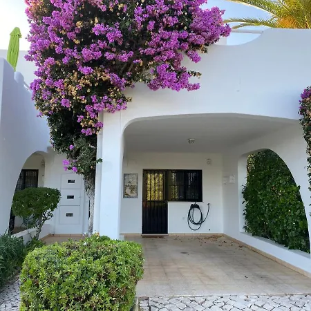 Superb Beach Townhouse At Vila Gaivota Willa